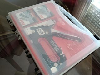 Grapadora Powerfix Profi+ con grapas