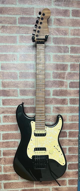 Guitarra Custom SuperStrat tipo Charvel