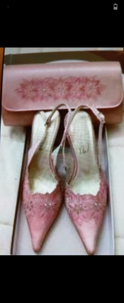 Zapatos y bolso rosa palo