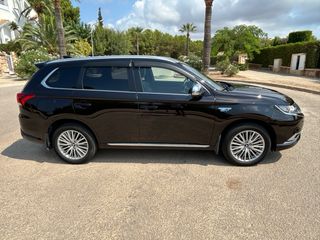 Mitsubishi Outlander Kaiteki+ PHEV (V2019)