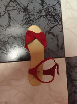 Sandalias rojas esparto