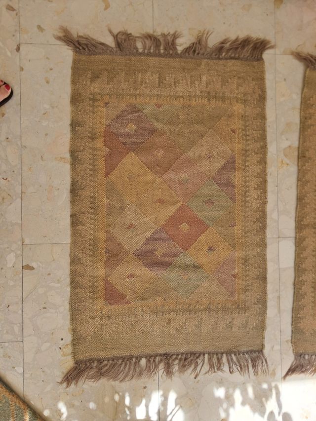 Alfombras kilim. 40€ cada una. Se venden juntas.