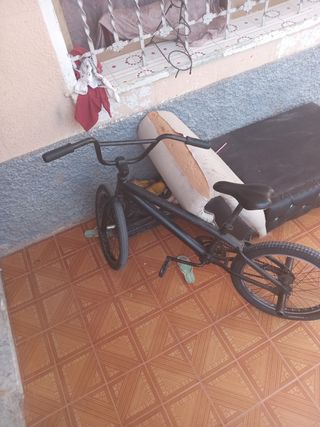 Bicicleta BMX negra