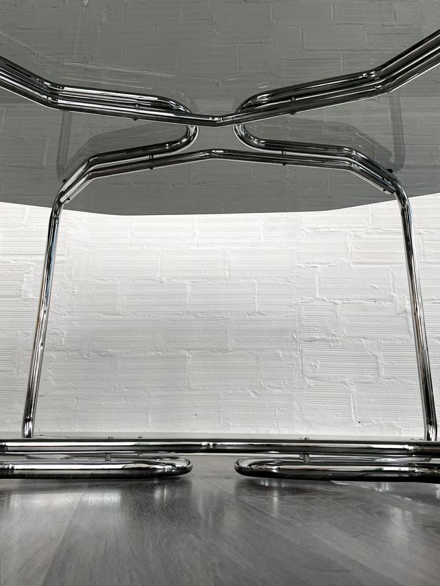 MESA CON ESTRUCTURA TUBULAR DOBLE CROMADA. 70S