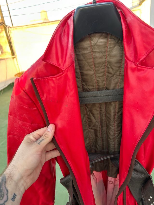 Cosplay artesanal de Dante, de Devil May Cry 3