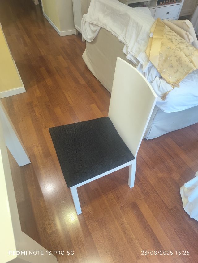 Mesa comedor 4 sillas - Moderno y muy cuidado