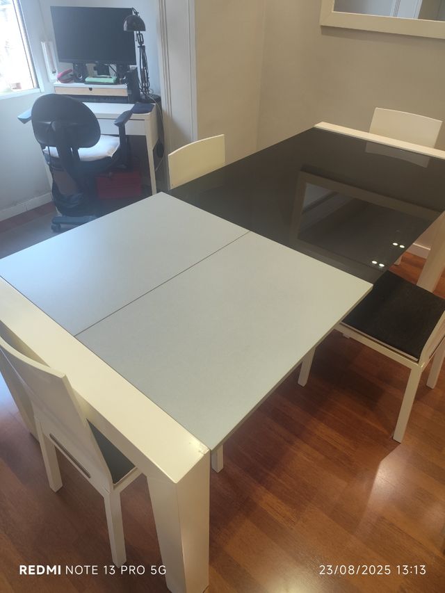Mesa comedor 4 sillas - Moderno y muy cuidado