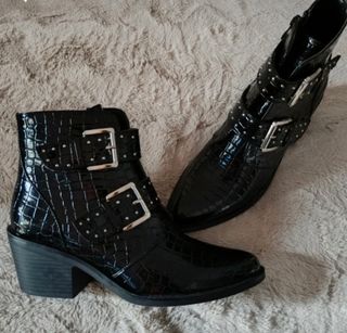 Botines charol negro hebillas
