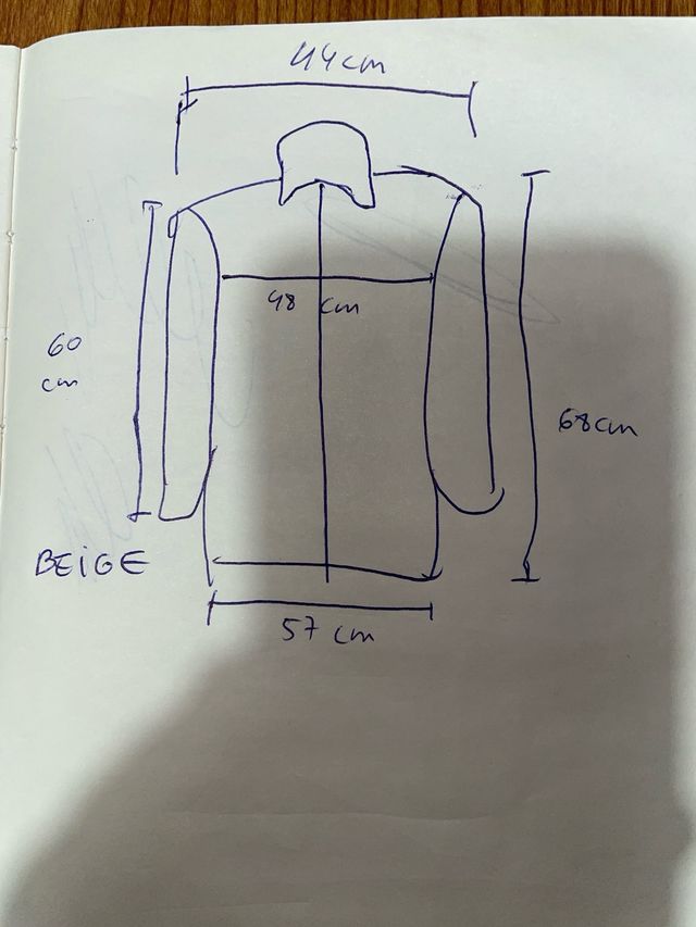 2 Abrigos de mujer: 1 marrón y 1 beige claro 