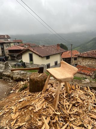 Taburete madera artesanal único