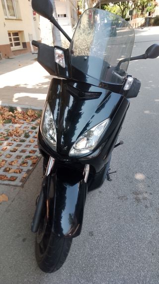 Scooter Yamaha YP125R. Soy titular.