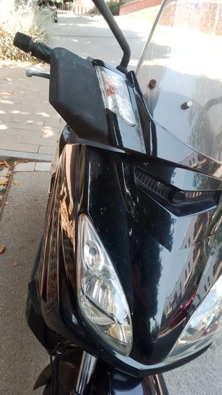 Scooter Yamaha YP125R. Soy titular.