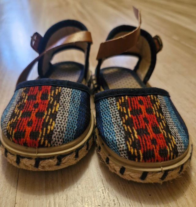 Sandalias niña T-23, estilo manchego.