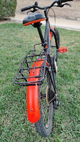 Bicicleta Btwin niño 20" negra-naranja