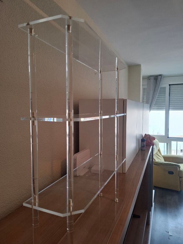 Estantería metraquilato transparente