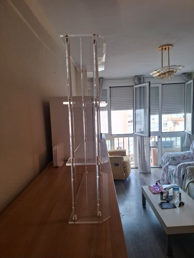 Estantería metraquilato transparente