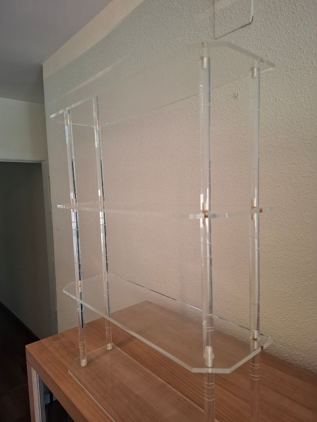 Estantería metraquilato transparente