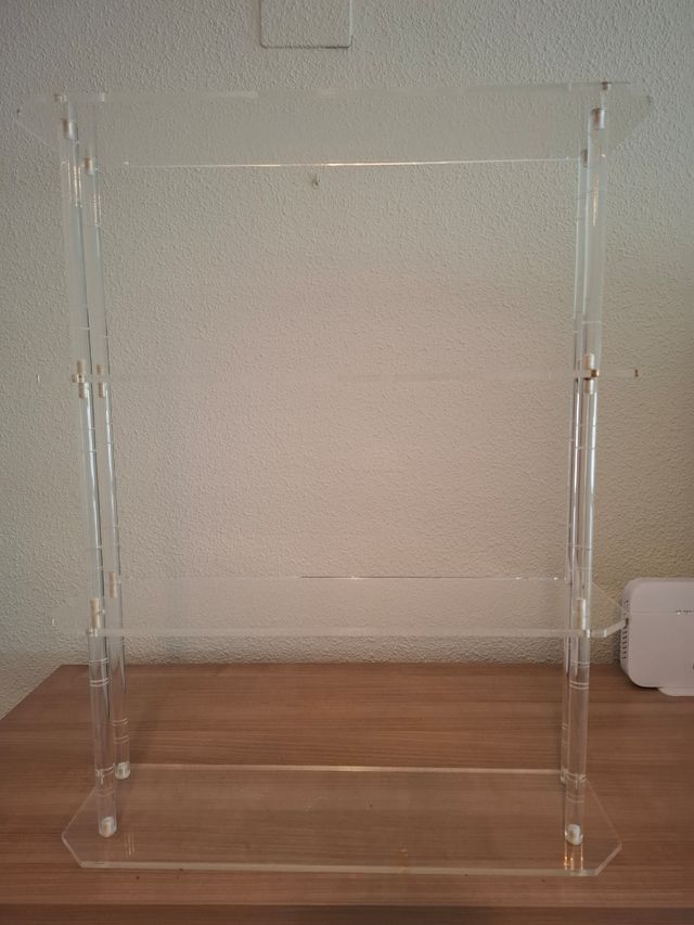 Estantería metraquilato transparente