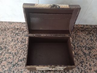 Baúl madera antiguo mapa mundo
