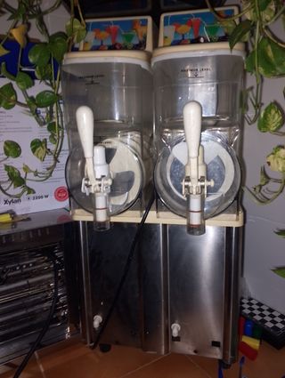 Vitrina expositora y máquina de granizada