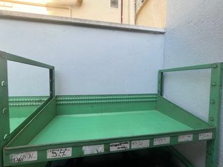 Estanterías industriales metálicas verdes