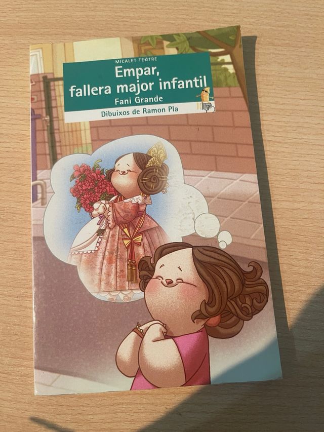 Empar, fallera mayor infantil
