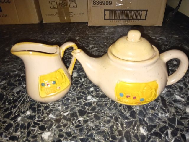 Teiera e lattiera vintage in ceramica