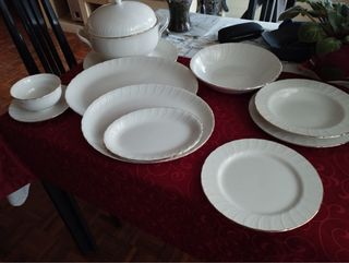 Vajilla porcelana blanca y dorada