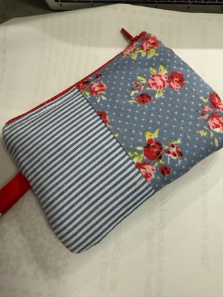 Monedero artesanal azul y rojo