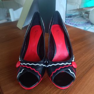 Scarpe Peluso nere e rosse