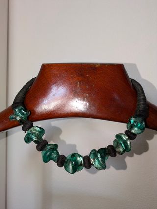 Collana con ciondoli verdi