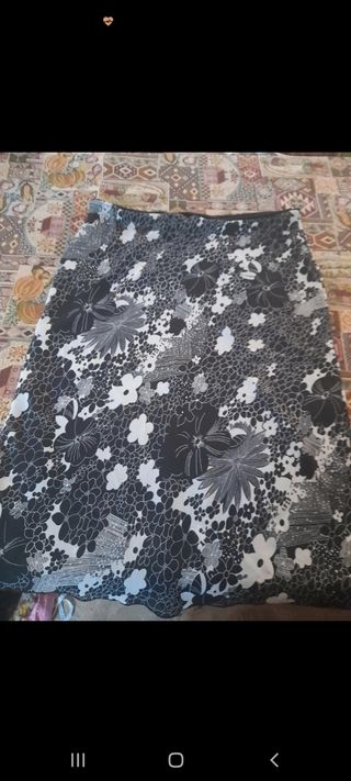 Gonna fiori bianco e nero