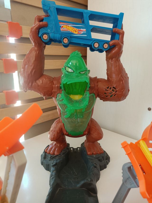Hot Wheels Gorila Gigante con sonido.
