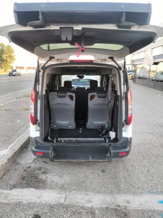 Ford Grand Tourneo Connec  adaptada discapacitados