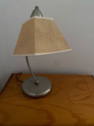 Lámpara de escritorio moderna
