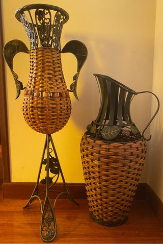 Pareja de ánforas decorativas mimbre y hierro