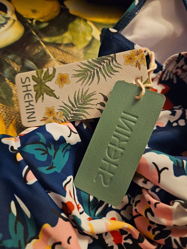 Bañador floral - Talla M.
Nuevo con etiquetas.