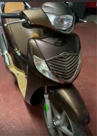 honda Sh150i marrón 2008 desmontada