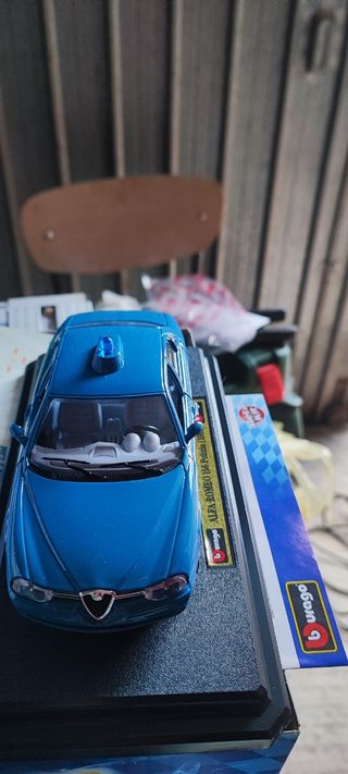Bburago burago kit Alfa Romeo 156 Polizia 1:24