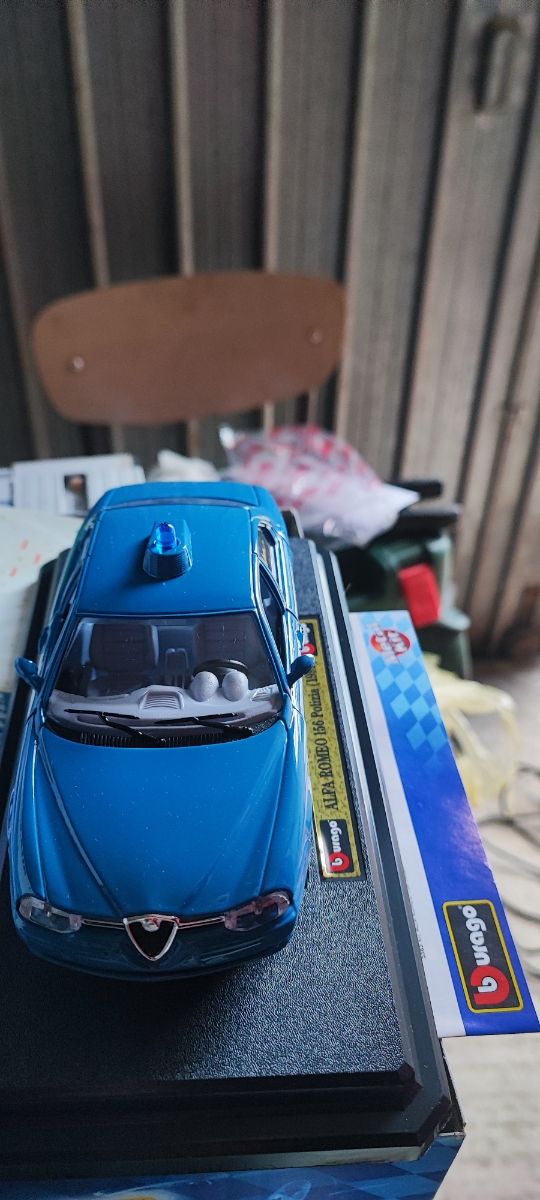 Bburago burago kit Alfa Romeo 156 Polizia 1:24