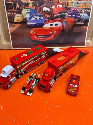 camiones y coches de metal de la película Cars