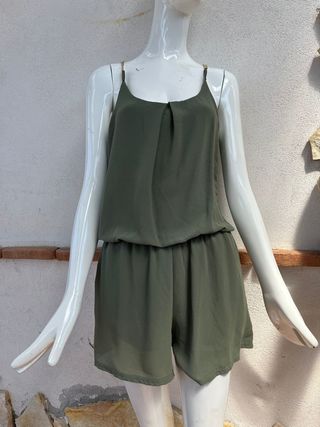 Tuta corta verde oliva
