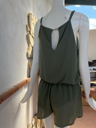 Tuta corta verde oliva