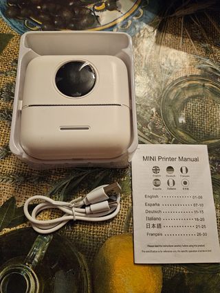 Mini impresora portátil blanca.
Sin estrenar.