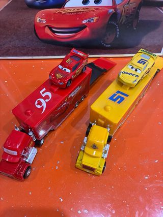 Camiones y coches de metal de la película Cars