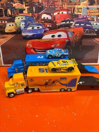 Camiones y coches de metal de la película Cars