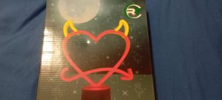 Luz neón corazón diablo