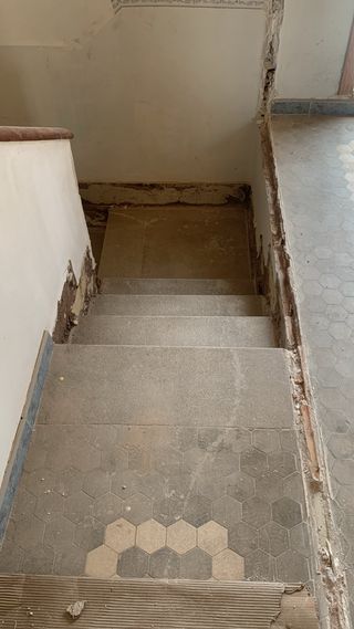 Escalera antigua de piedra