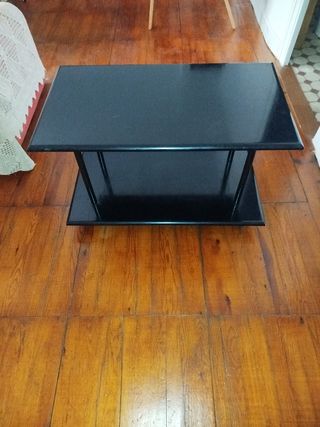 Último precio. Mesa centro negra, con ruedas.