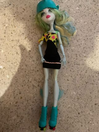  muñeca Lagoona Blue roller mace monsterhight 